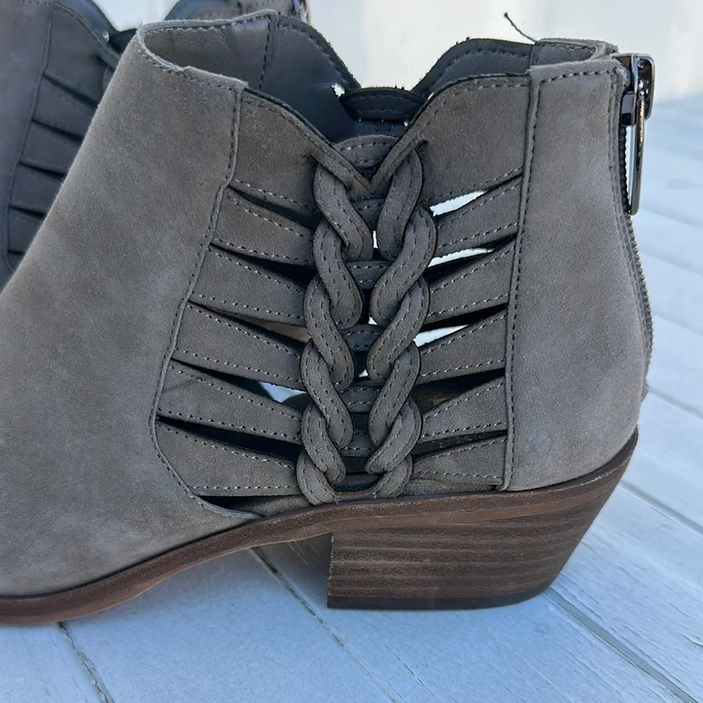 Vince Camuto Women's Prestetta Suede Cut-Out Ankle Bootie Gray Size 7.5